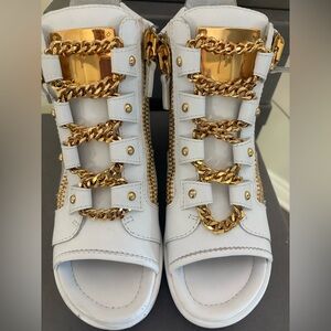 Giuseppe Zanotti white leather Gold Chain White Women's Sandal Sneakers - used